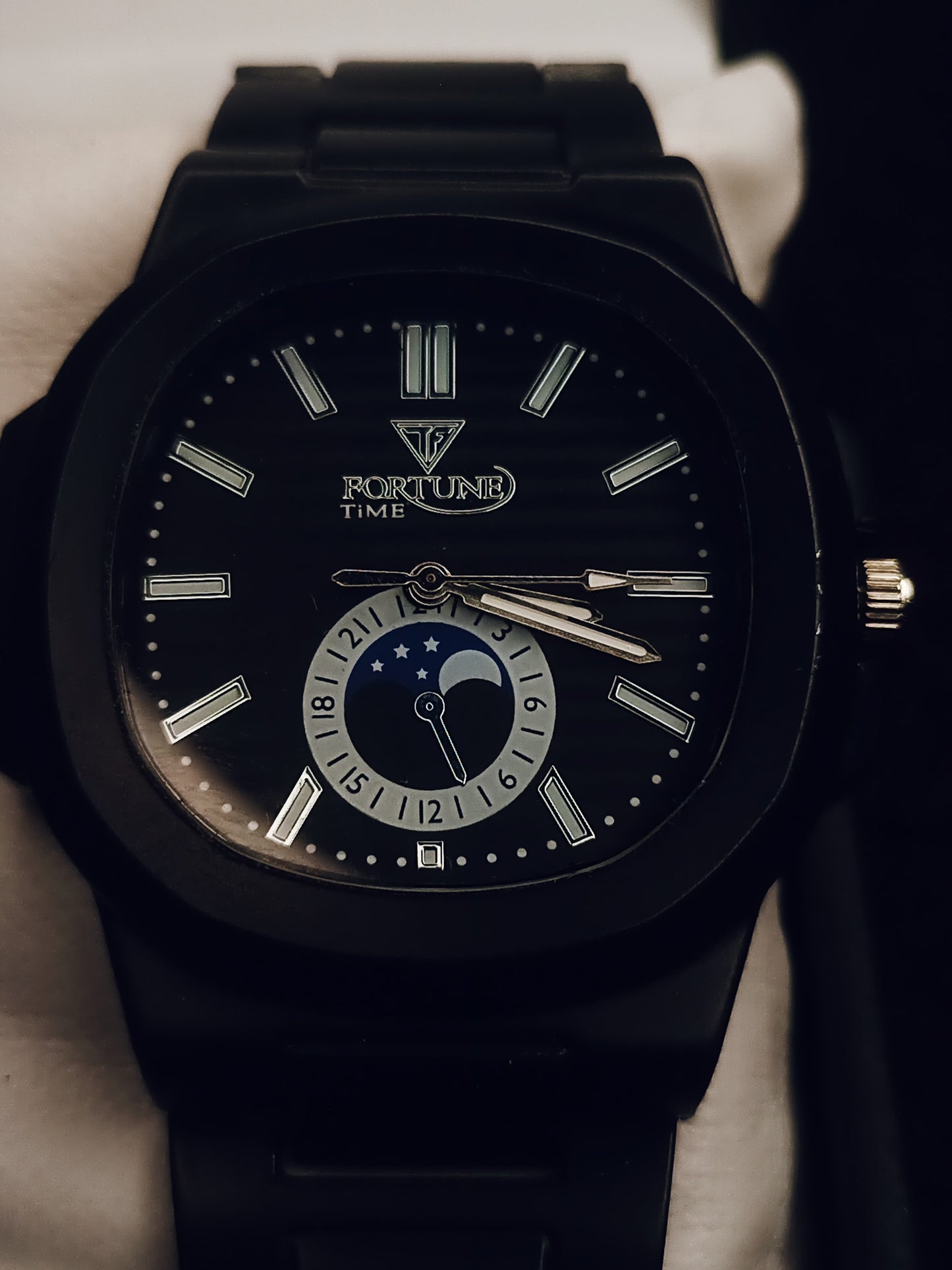 Couple Luxury Black Stainless Steel Analog Watch – Matching His & Hers Set